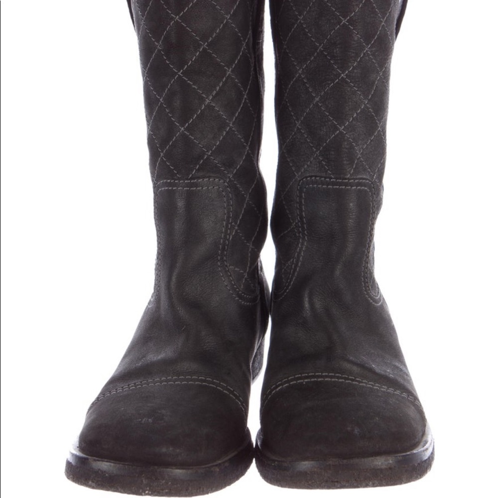 CHANEL quilted leather boots - Picture 4 of 6